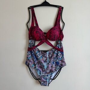 Woman’s || Geometric Print Swimsuit size xl